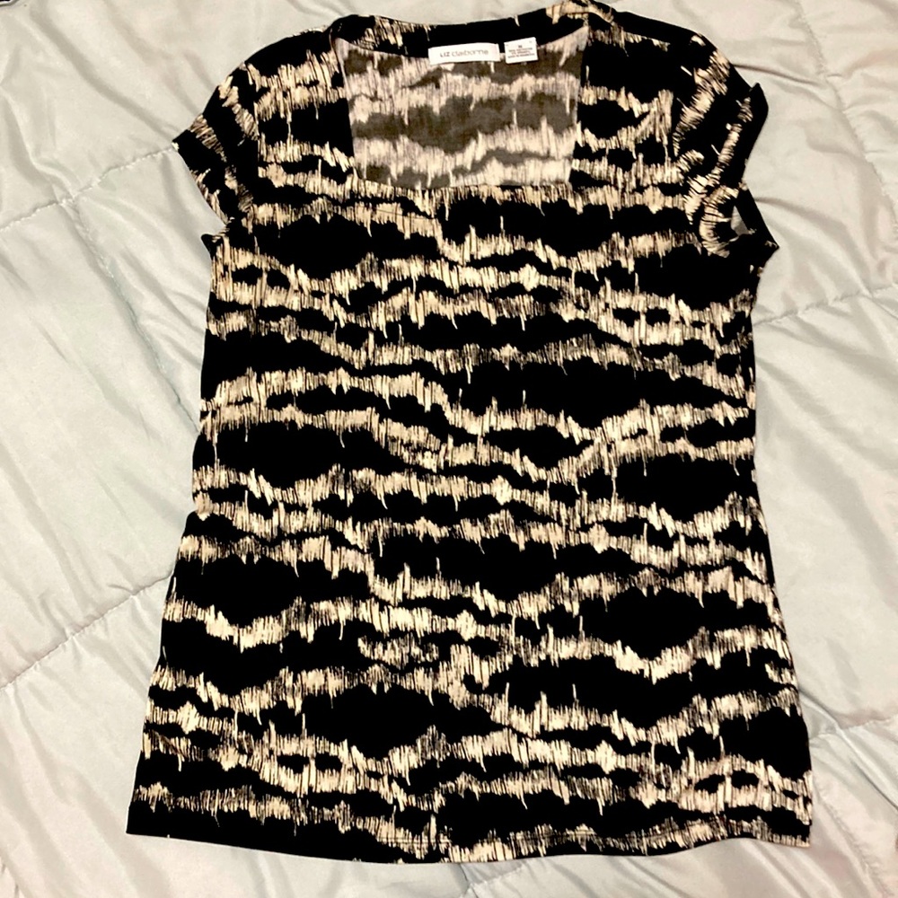 Cute black and white Liz Claiborne top. Fits well with wide square neck
